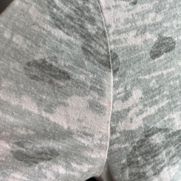 Pink/Gray Heart V-Neck Shirt, Women's Size M - Picture 4 of 6